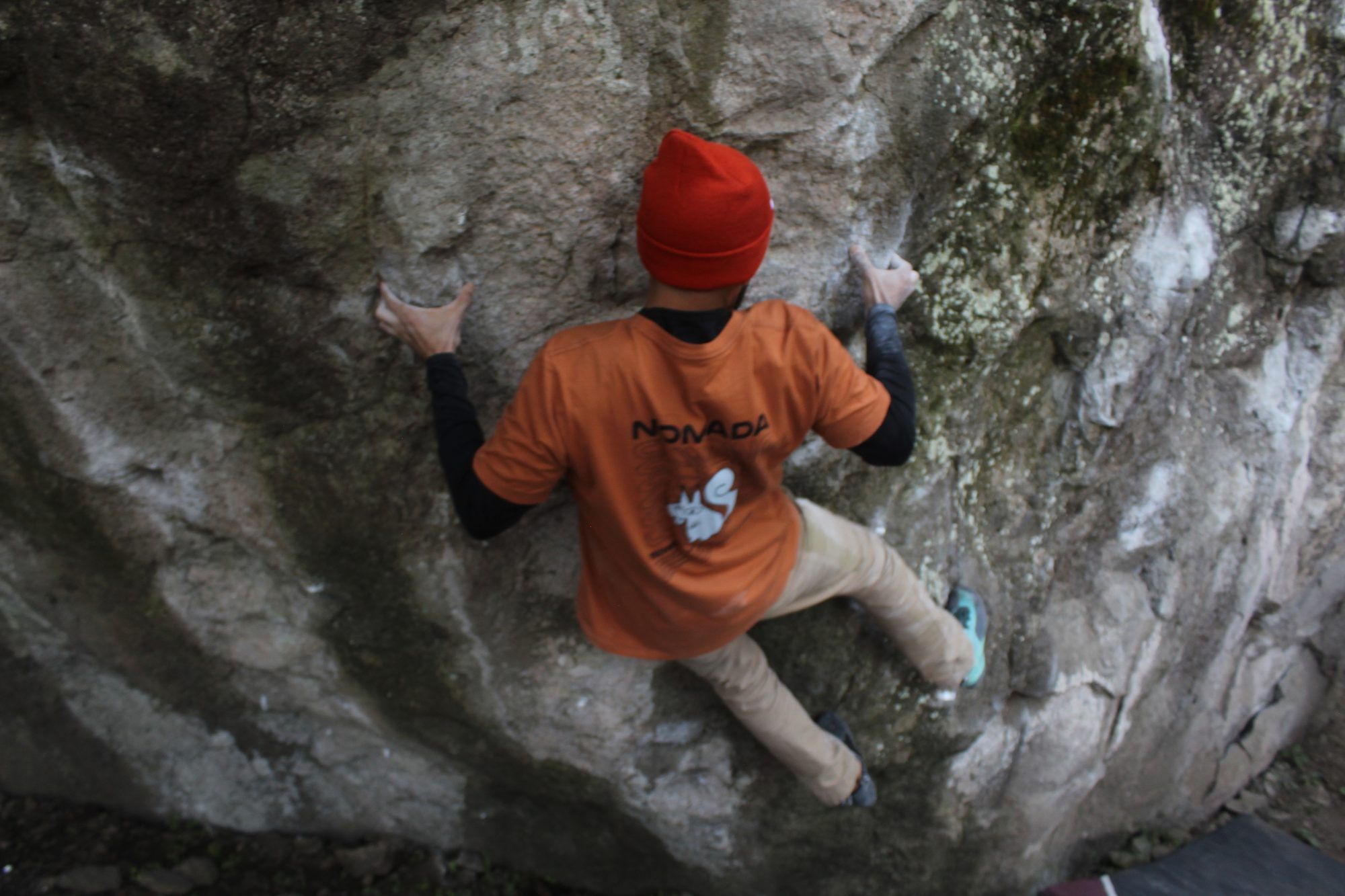 Tribu Nomada escalando