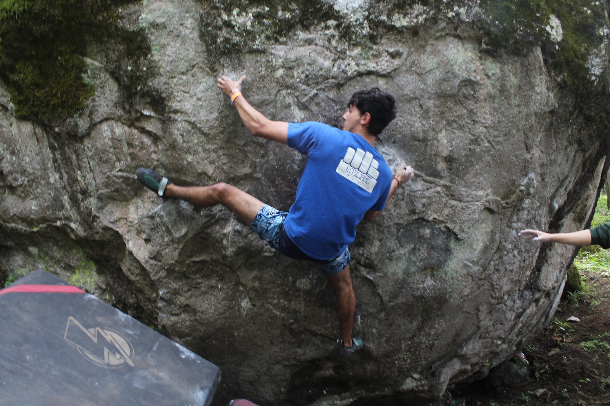 Tribu Nomada escalando
